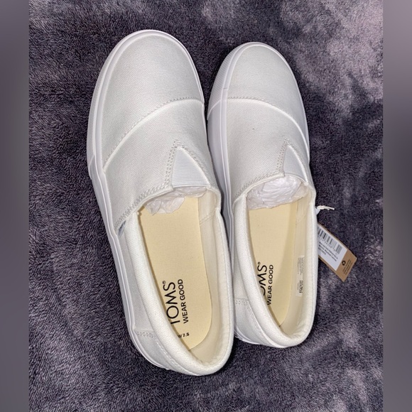 TOMS Classic White Canvas Slip-Ons - Picture 1 of 7